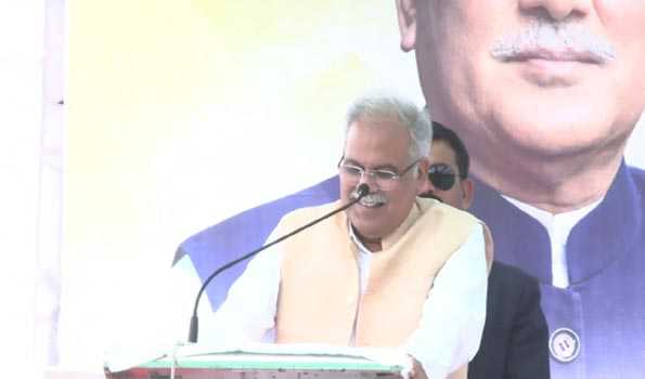 कांग्रेस ने छत्तीसगढ़ में महिलाओं के लिए गृह लक्ष्मी योजना शुरू करने का किया वादा