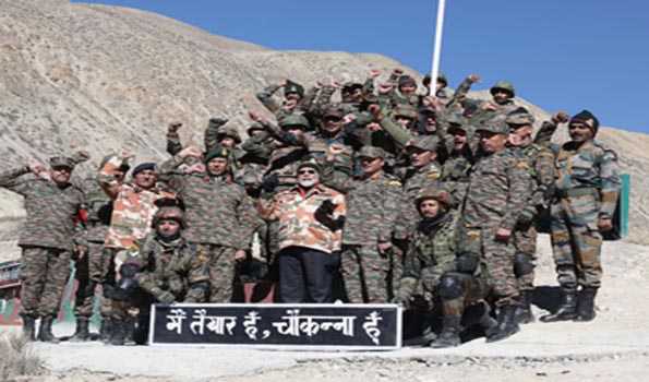 मोदी ने हिमाचल के लेप्चा में जवानों के साथ मनाया दिवाली का उत्सव