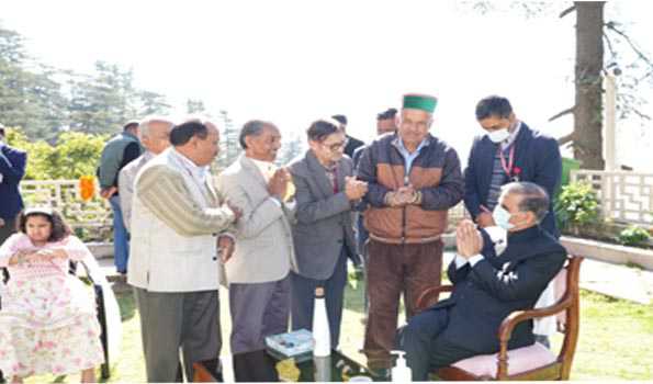 सुक्खू ने अपने निवास पर आम लोगों के साथ मनाई दिवाली
