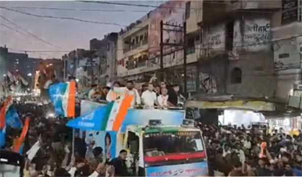 मध्यप्रदेश : राजधानी भोपाल में राहुल गांधी का रोड शो