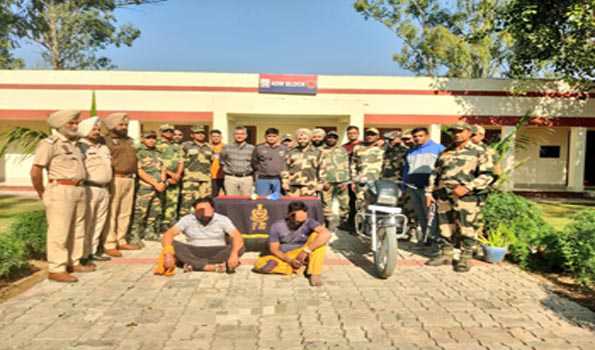अमृतसर में संदिग्ध ड्रोन से गिराये गए 540 ग्राम हेरोइन को किया बरामद, दो तस्कर गिरफ्तार
