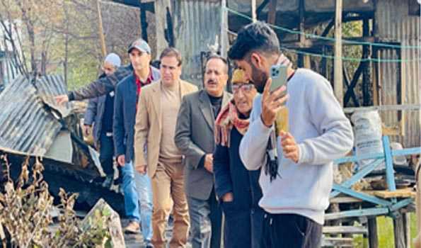 नेकां ने डल झील में आग लगने की घटना की जांच की मांग की