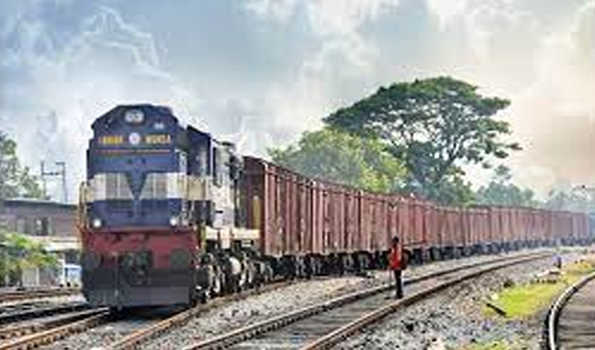 रेलवे ने माल ढुलाई में रचा कीर्तिमान, कमाए एक लाख करोड़