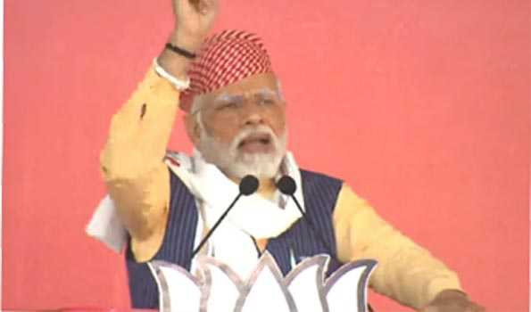 नाना, दादी, पिता सबने किया गरीबों की झोंपड़ी में जाकर फोटो खिंचाने का ड्रामा : मोदी