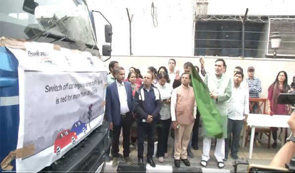 दिल्ली सरकार ने पानी छिड़काव के विशेष अभियान का किया आगाज