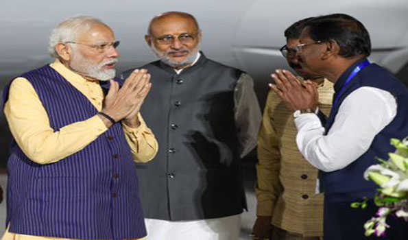 नरेन्द्र मोदी पहुंचे रांची ,15 नवंबर को भगवान बिरसा मुंडा की जन्मस्थली उलिहातू गांव जाएंगे