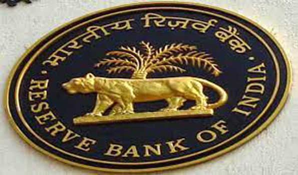 बजाज फाइनेंस के ईकॉम और इंस्टा ईएमआई कार्ड के तहत ऋण देने पर रोक