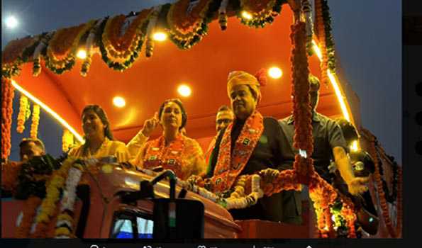 गड़करी ने दिया कुमारी के समर्थन में  रोड शो में लिया भाग