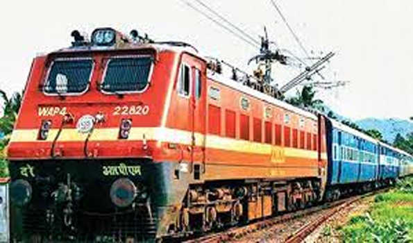 क्रिकेट मैच देखने आने वालों के लिए चलेंगी सुपरफास्ट ट्रेनें