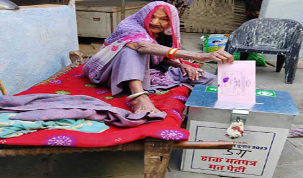 राजस्थान विधानसभा चुनाव में 60 हजार से अधिक बुजुर्ग और दिव्यांग मतदाताओं ने घर बैठे डाले वोट