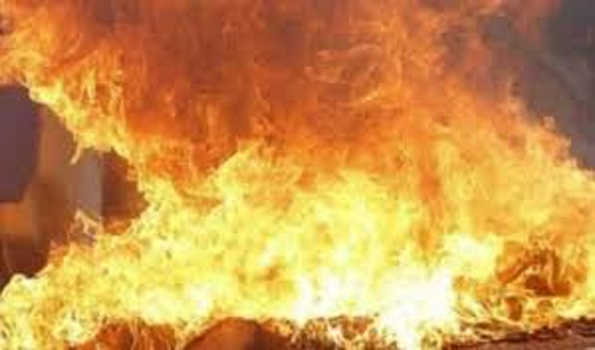मुंबई के बायकुला में बहुमंजिला इमारत में आग लगी