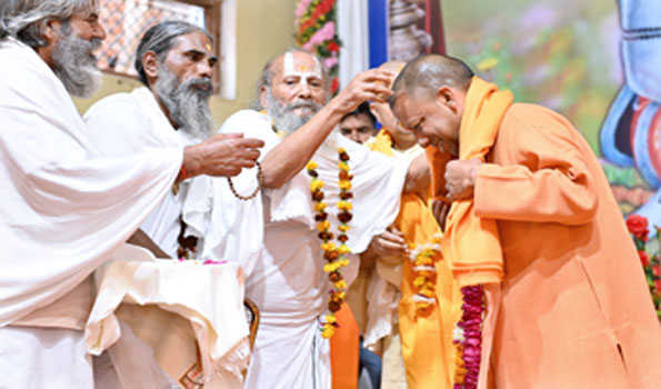 योगी ने रामलला व हनुमानगढ़ी दरबार में टेका मत्था