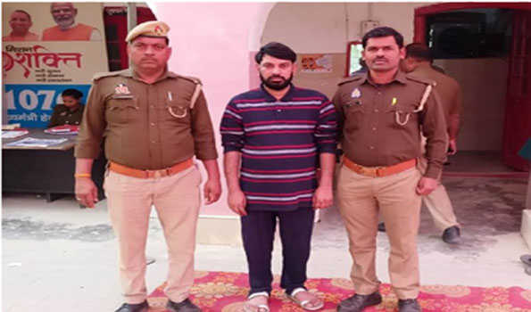 जौनपुर में पुलिस टीम ने केंद्रीय मंत्री बताकर जिलाधिकारी पर धौंस जमाने वाले को किया गिरफ्तार