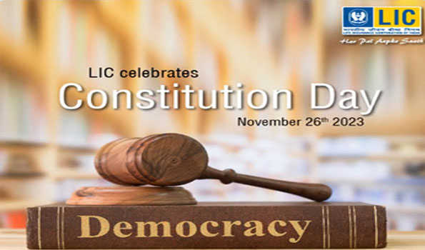 एलआईसी कर्मियों ने मनाया संविधान दिवस