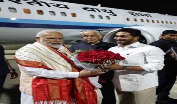 मोदी आंध्र प्रदेश के दो दिवसीय दौरे पर पहुंचे तिरुपति
