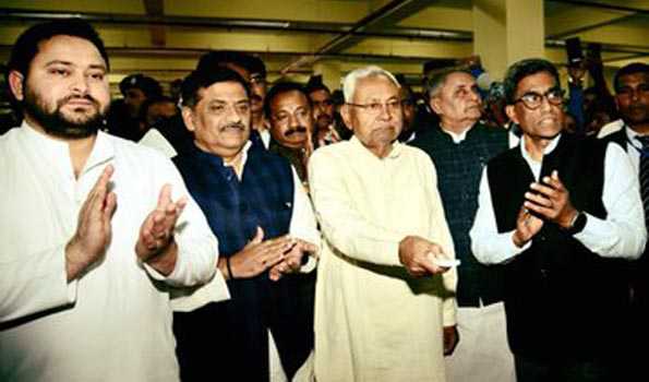 दरभंगा : नीतीश ने विभिन्न परियोजनाओं का शिलान्यास एवं उद्घाटन किया