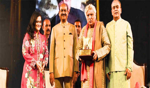 जावेद अख्तर , ज्ञान चतुर्वेदी सहित नौ  रचनाकारों ‘आजतक साहित्य जागृति सम्मान