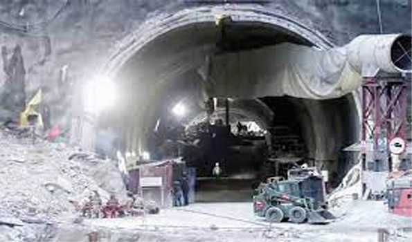 सुरंग में फंसे सभी 41 श्रमिक चट्टानों को चीर कर सुरक्षित बाहर निकले