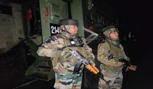 जम्मू-कश्मीर के पुलवामा में सुरक्षाबलों और आतंकवादियों के बीच मुठभेड़, एक आतंकवादी ढेर