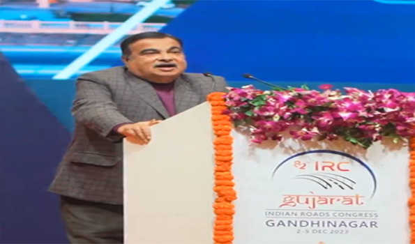 गडकरी ने दी गुजरात को 2000 करोड़ रु के विकास कार्यों की भेंट