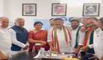 तेलंगाना में नये नेता के चुनाव के लिए सीएलपी की बैठक शुरू तेलंगाना में नये नेता के चुनाव के लिए सीएलपी की बैठक शुरू