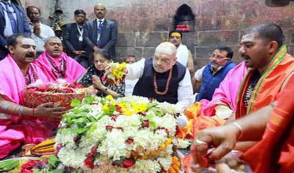 Amit Shah offers prayers at Baba Baidyanath Dham