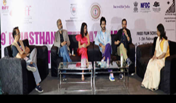मातृभाषा हिन्दी को बोलने में शर्म नही, गर्व होना चाहिए-अनूप