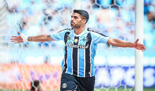 Luis Suarez extends scoring run for Brazil's Gremio