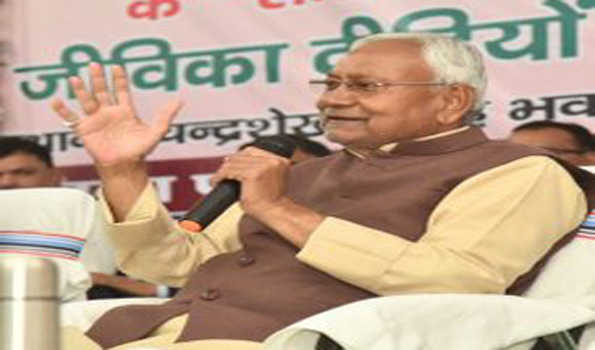 किसी और के इशारे पर बोल रहे उपेंद्र कुशवाहा : नीतीश