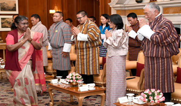 भूटान के संसदीय शिष्टमंडल ने राष्ट्रपति से भेंट की