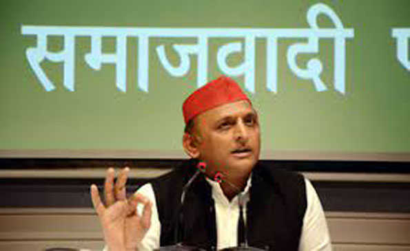 उत्तर प्रदेश में कानून व्यवस्था चौपट : अखिलेश