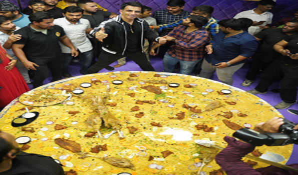 सोनू सूद के नाम पर लांच की गई देश की सबसे बड़ी थाली