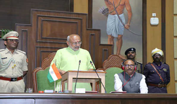झारखंड विधानसभा के बजट सत्र के पहले दिन राज्यपाल  ने सदन में सरकार की उपलब्धियां गिनायी