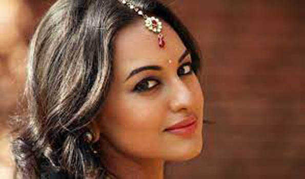 बड़े मियां छोटे  मियां में काम करती नजर आयेंगी सोनाक्षी सिन्हा