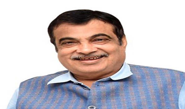 आंध्र प्रदेश में चल रही है 33,540 करोड़ रुपये की 70 परियोजनाएं-गडकरी