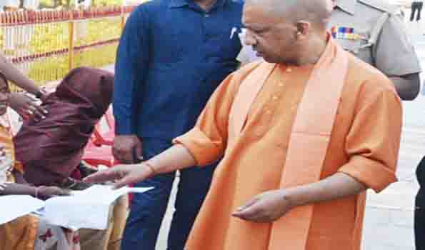 इलाज में पैसे को नहीं बनने देंगे बाधा: योगी