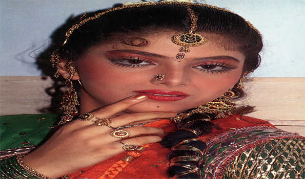 बॉलीवुड में कमबैक करेंगी सोनम