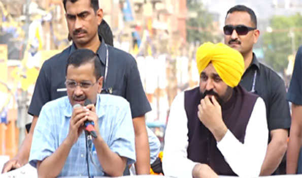 कांग्रेस और भाजपा में मुख्यमंत्री की कुर्सी की लड़ाई-केजरीवाल