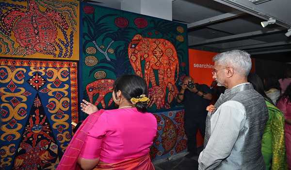 EAM inaugurates exhibition on celebrated Sri Lankan architect