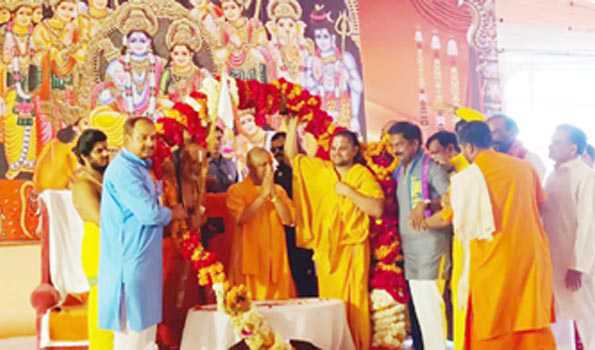 योगी ने किये अयोध्या मे रामलला के दर्शन और की पूजा अर्चना