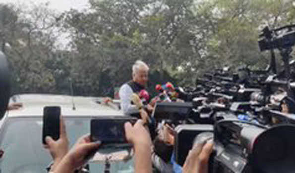 बगैर ऊपर के इशारे के दिल्ली पुलिस का इस प्रकार का साहस करना असंभव-गहलोत