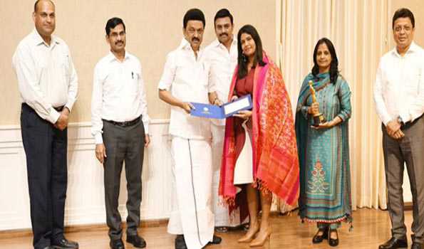 Stalin presents Rs 1 cr to Oscar winner "The Elephant Whisperers" director