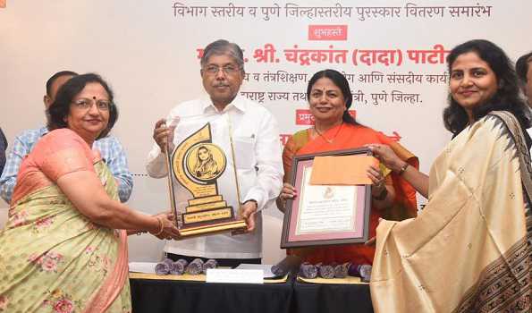Guardian Min Chandrakantada Patil Distributes Punyashlok Ahilya Devi Holkar Awards