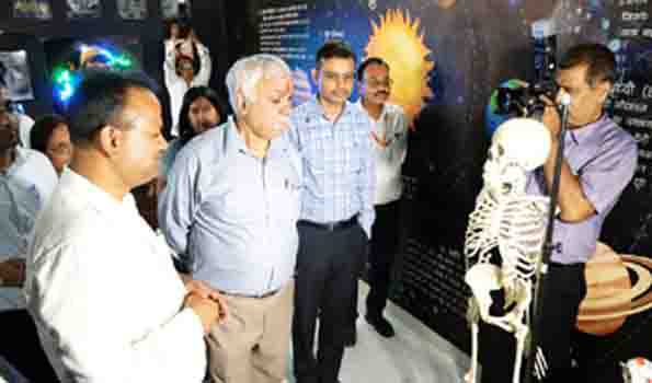 झांसी में कंपोजिट विद्यालय में एस्ट्रोनॉमी लैब व पुस्तकालय का लोर्कापण