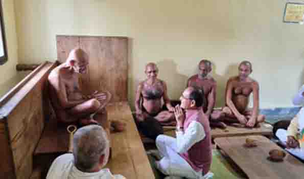 महावीर स्वामी के पाँच महाव्रत हमें शाश्वत शांति के पथ का दिग्दर्शन कराते हैं:शिवराज