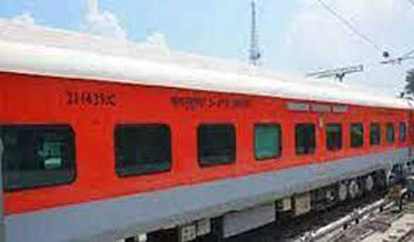 बंगाल के खड़गपुर में रेल रोको आंदोलन से कई ट्रेनें अगले तीन दिन के लिए रद्द