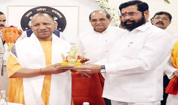 शिंदे ने की योगी से मुलाकात