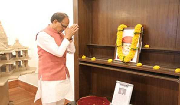 शिवराज ने महात्मा ज्योतिबा फुले की जयंती पर किया नमन