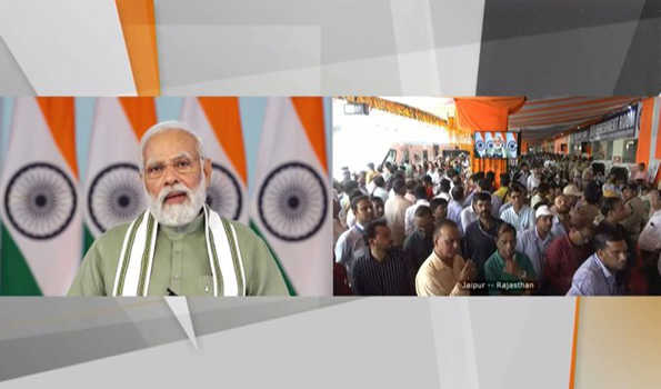 मोदी ने राजस्थान की पहली वंदे भारत एक्सप्रेस को हरी झंडी दिखाकर किया रवाना