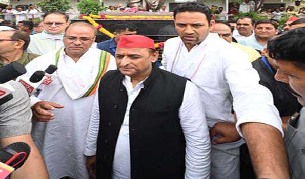 सुभाष यादव ने राजनीति को समाज सेवा का माध्यम बनाया: अखिलेश